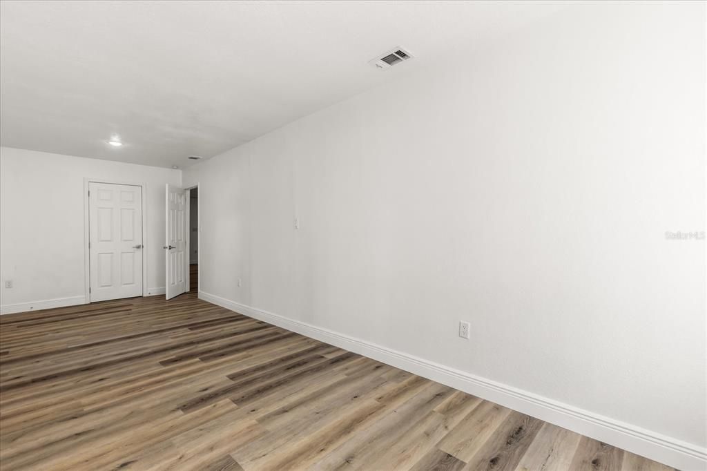 En Venta: $279,000 (4 camas, 2 baños, 1700 Pies cuadrados)