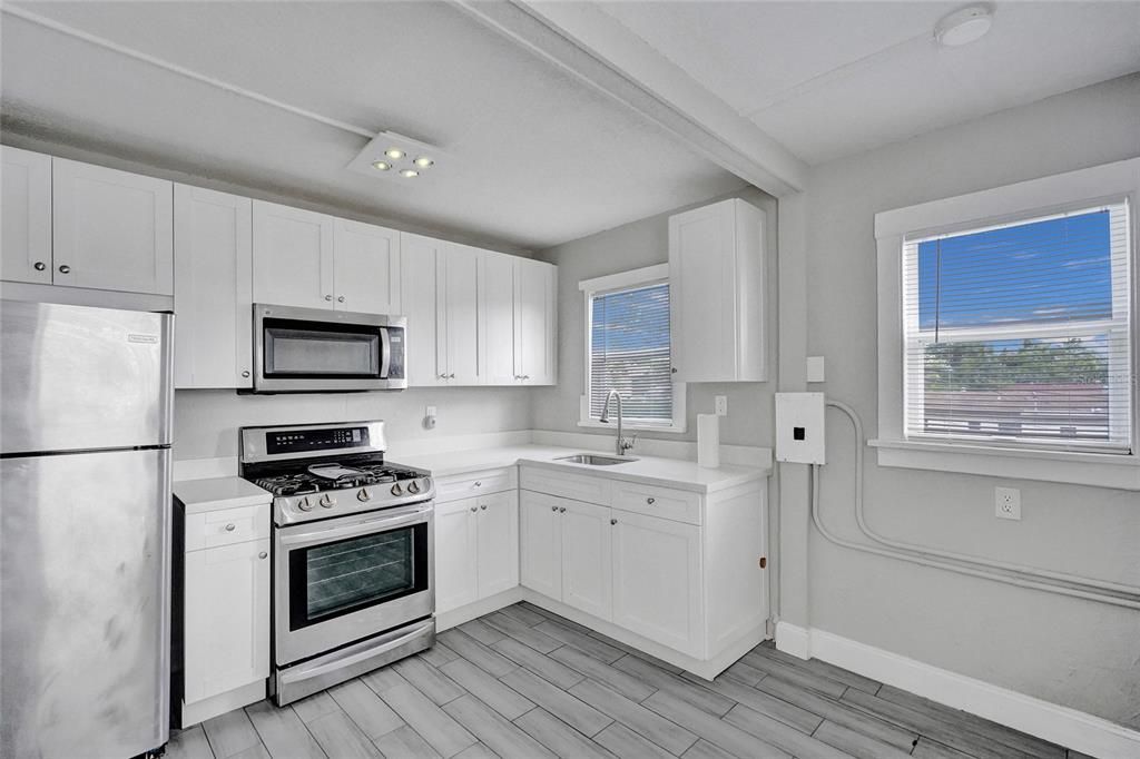 На продажу: $582,000 (4 спален, 2 ванн, 1666 Квадратных фут)