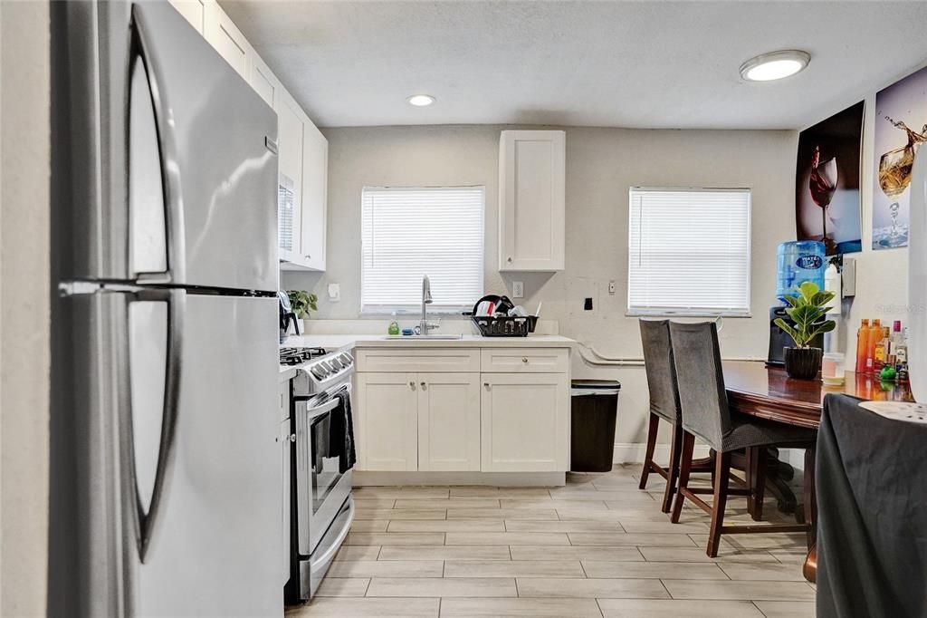 На продажу: $582,000 (4 спален, 2 ванн, 1666 Квадратных фут)