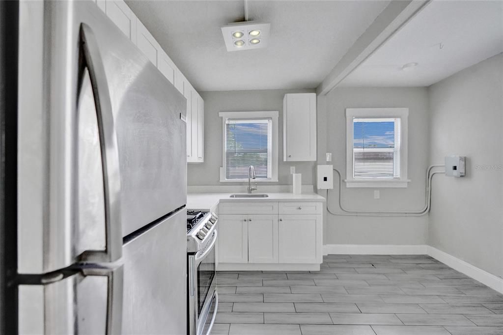 На продажу: $582,000 (4 спален, 2 ванн, 1666 Квадратных фут)