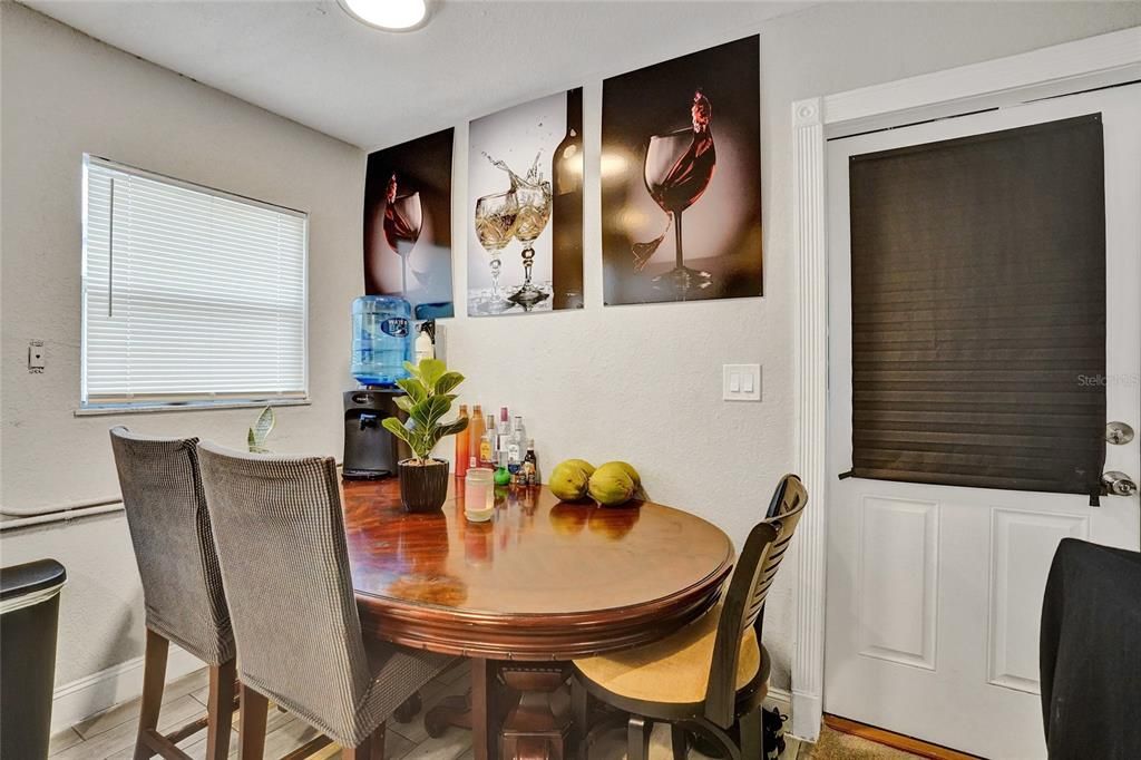 На продажу: $582,000 (4 спален, 2 ванн, 1666 Квадратных фут)