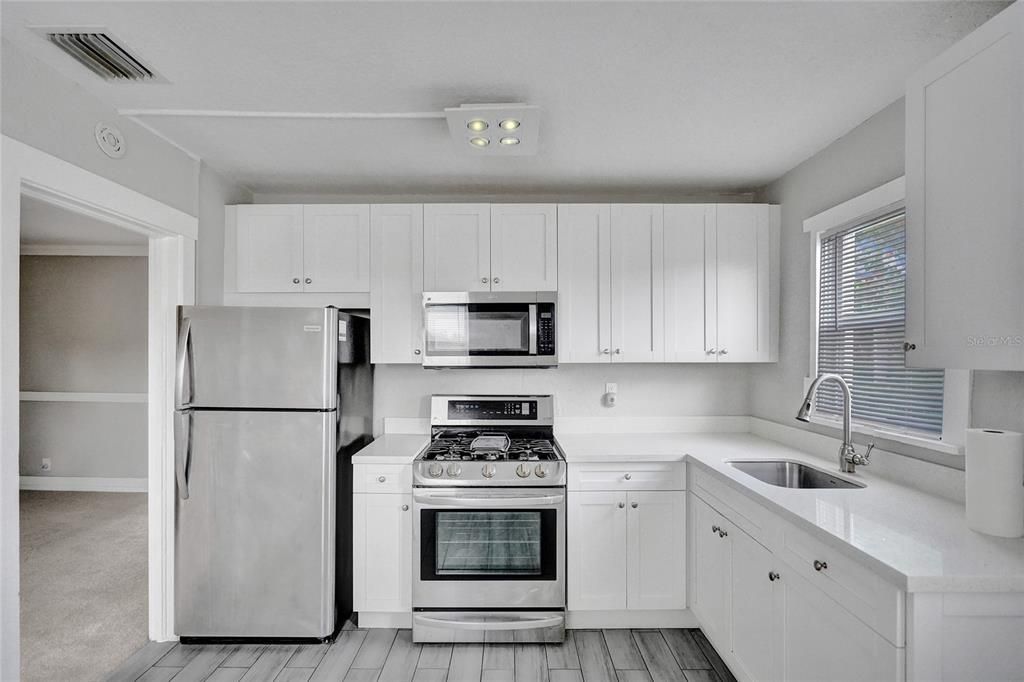 На продажу: $582,000 (4 спален, 2 ванн, 1666 Квадратных фут)