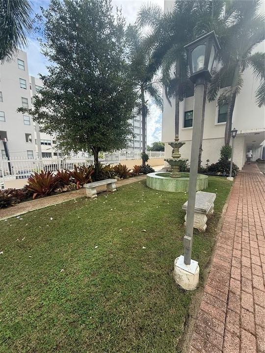 For Rent: $3,000 (2 beds, 1 baths, 880 Square Feet)