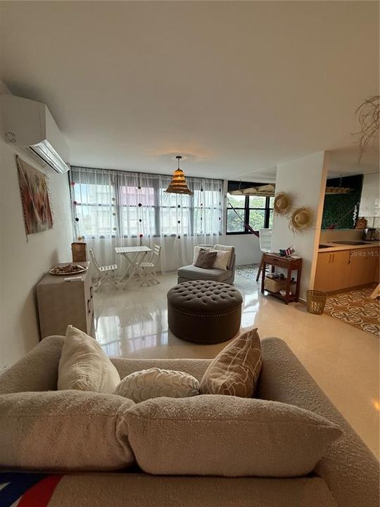 For Rent: $3,000 (2 beds, 1 baths, 880 Square Feet)