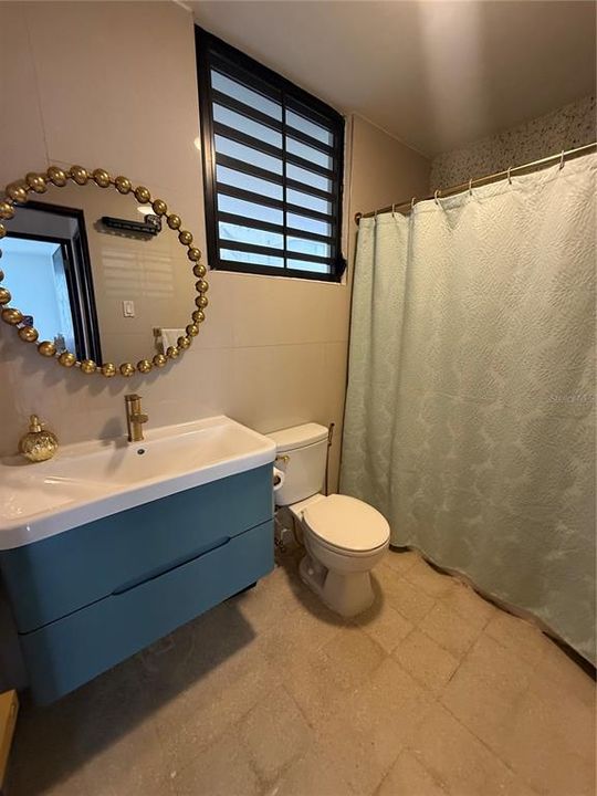 For Rent: $3,000 (2 beds, 1 baths, 880 Square Feet)