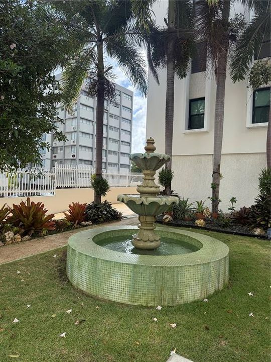 For Rent: $3,000 (2 beds, 1 baths, 880 Square Feet)