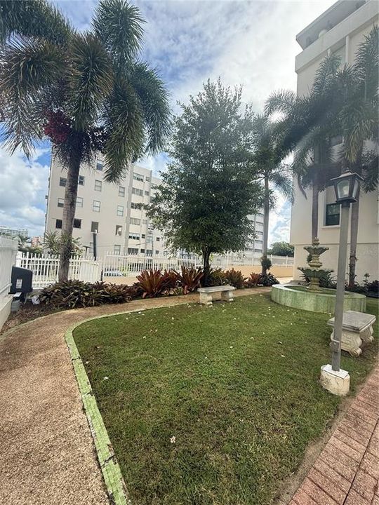 For Rent: $3,000 (2 beds, 1 baths, 880 Square Feet)