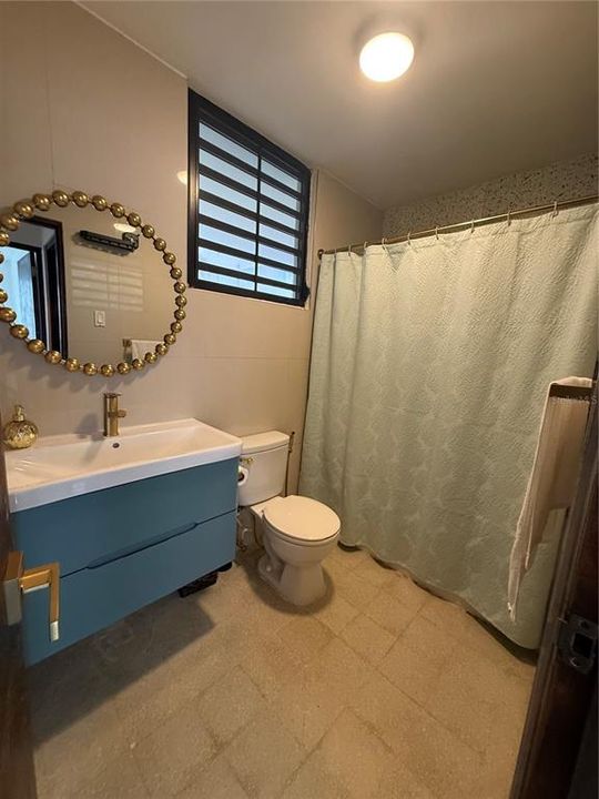 For Rent: $3,000 (2 beds, 1 baths, 880 Square Feet)