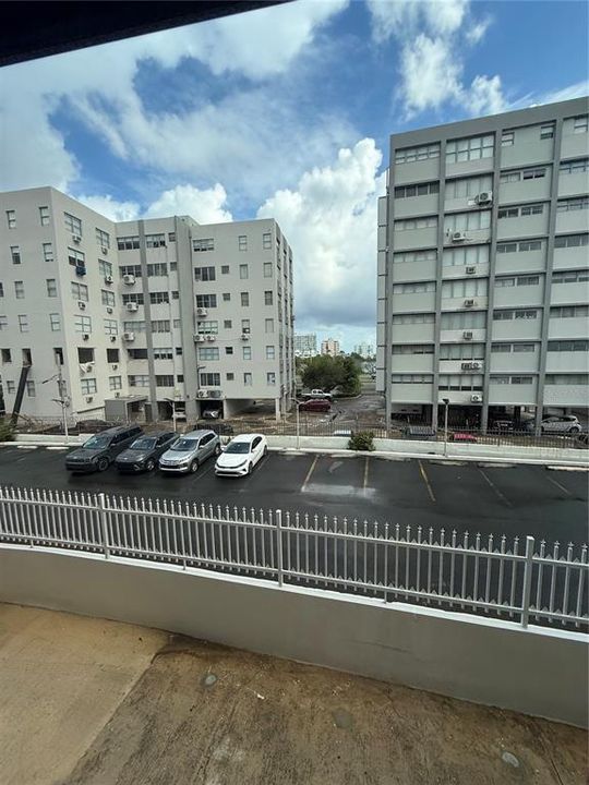 For Rent: $3,000 (2 beds, 1 baths, 880 Square Feet)