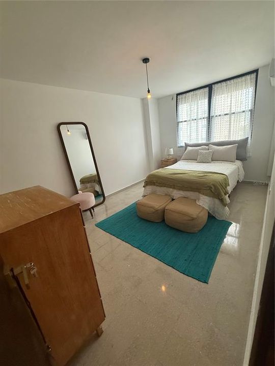 For Rent: $3,000 (2 beds, 1 baths, 880 Square Feet)