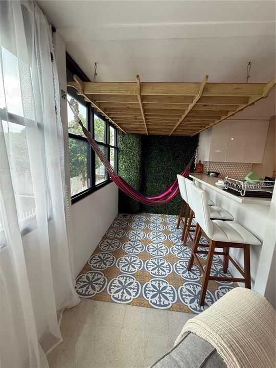 For Rent: $3,000 (2 beds, 1 baths, 880 Square Feet)