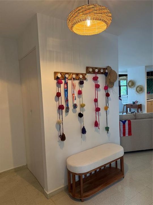 For Rent: $3,000 (2 beds, 1 baths, 880 Square Feet)