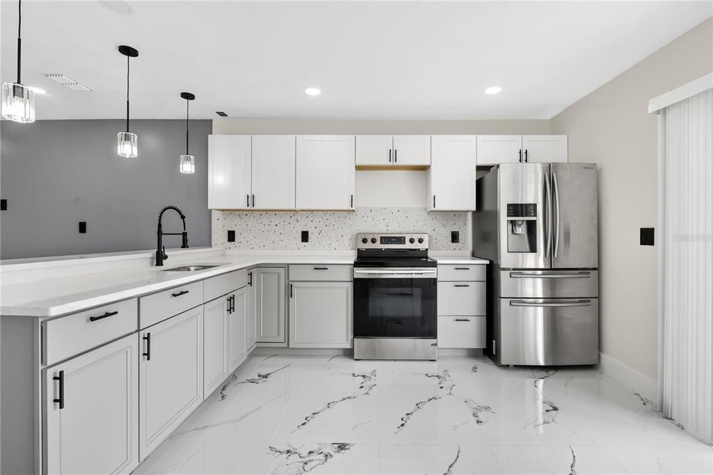 For Sale: $159,000 (2 beds, 2 baths, 1090 Square Feet)