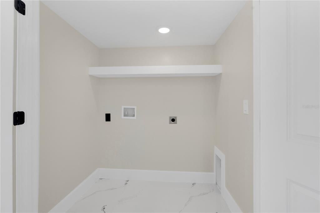 For Sale: $159,000 (2 beds, 2 baths, 1090 Square Feet)
