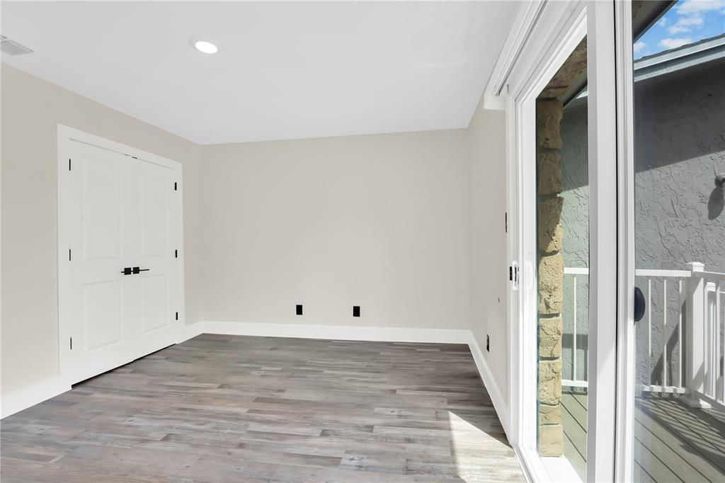 For Sale: $159,000 (2 beds, 2 baths, 1090 Square Feet)