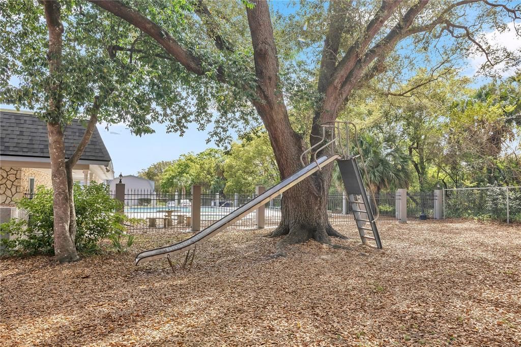For Sale: $159,000 (2 beds, 2 baths, 1090 Square Feet)
