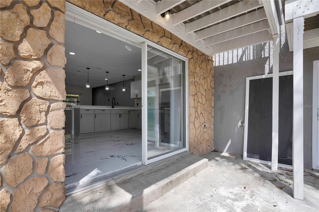 For Sale: $159,000 (2 beds, 2 baths, 1090 Square Feet)
