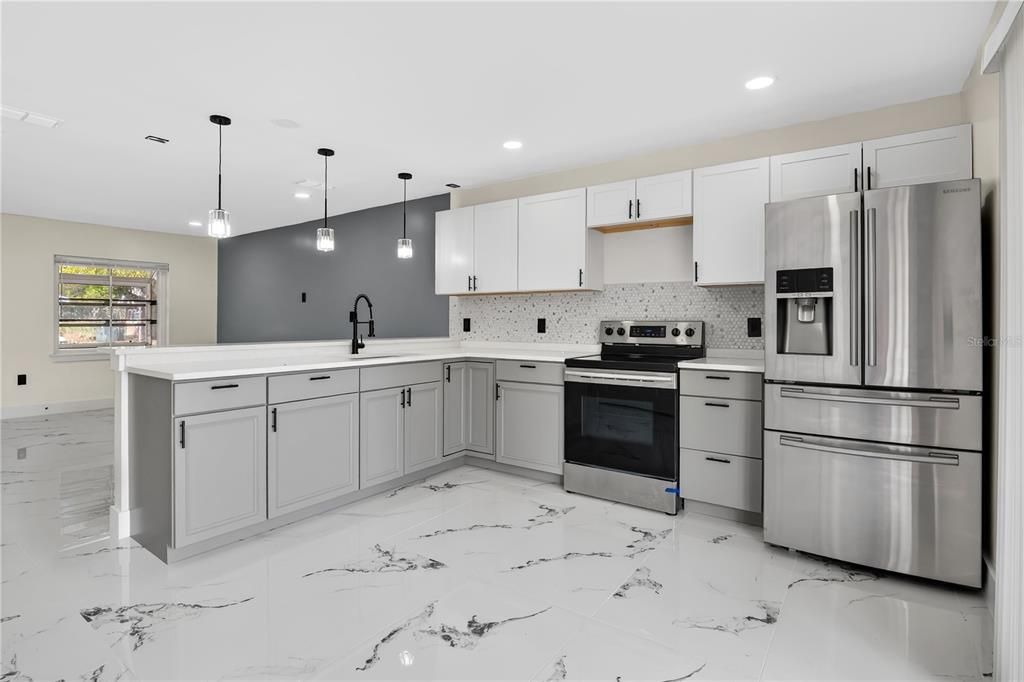 For Sale: $159,000 (2 beds, 2 baths, 1090 Square Feet)