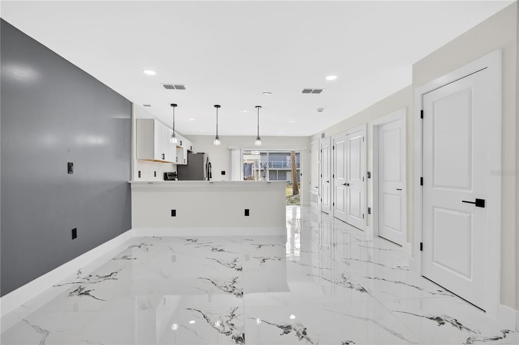 For Sale: $159,000 (2 beds, 2 baths, 1090 Square Feet)