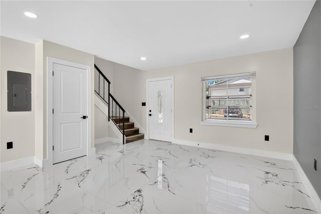 For Sale: $159,000 (2 beds, 2 baths, 1090 Square Feet)