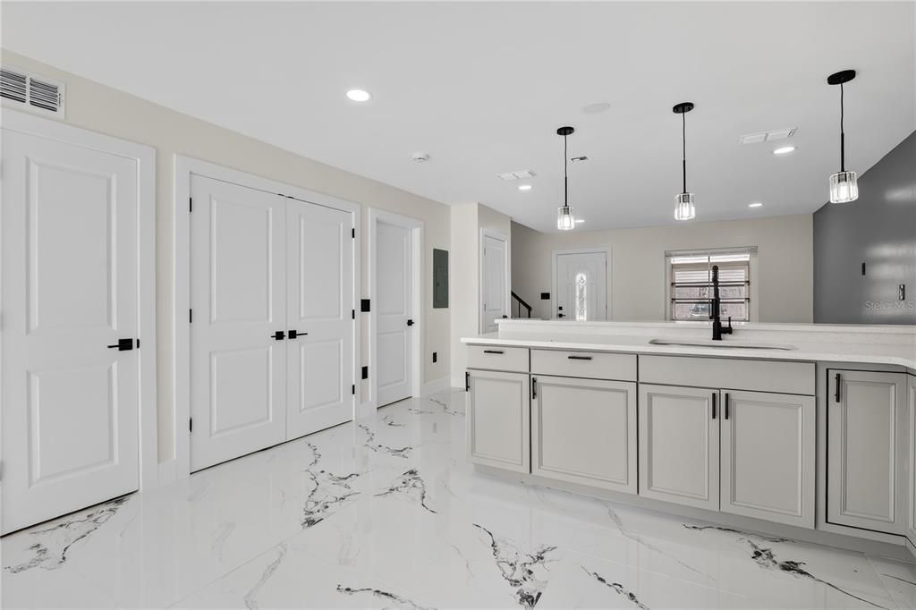 For Sale: $159,000 (2 beds, 2 baths, 1090 Square Feet)