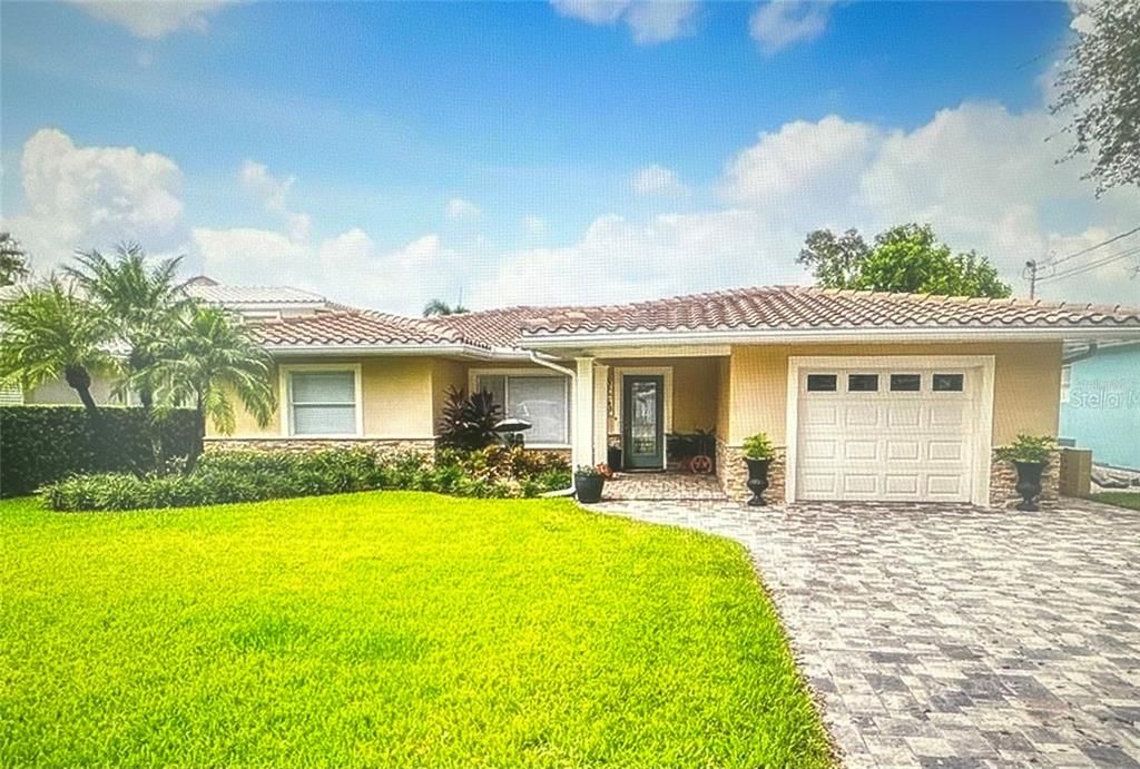 Recently Rented: $5,000 (3 beds, 2 baths, 1526 Square Feet)