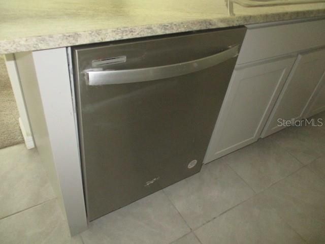 Под контрактом: $245,000 (4 спален, 2 ванн, 1830 Квадратных фут)