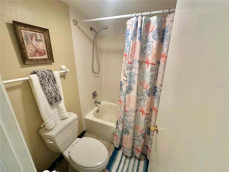 For Rent: $2,300 (2 beds, 2 baths, 950 Square Feet)