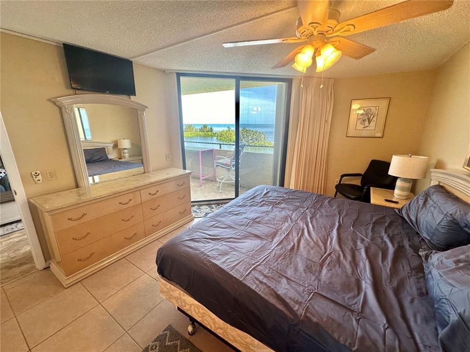 For Rent: $2,300 (2 beds, 2 baths, 950 Square Feet)