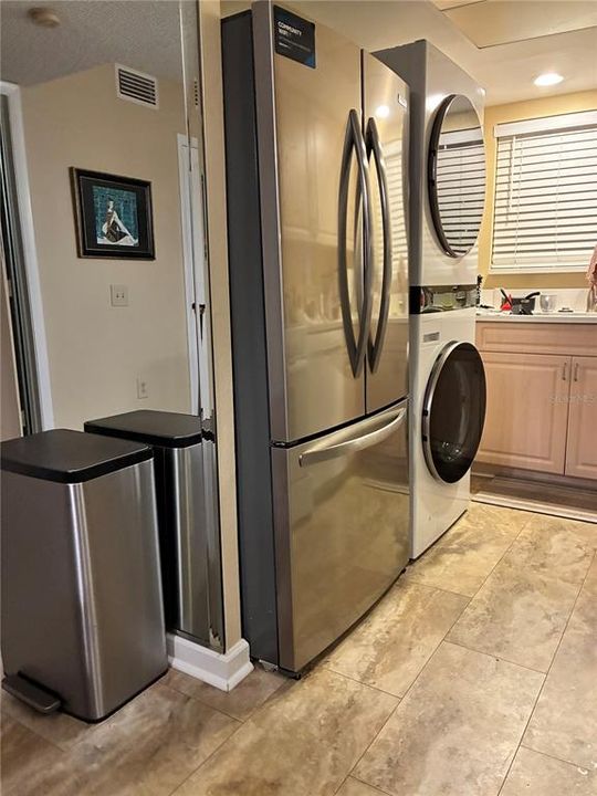 For Rent: $2,300 (2 beds, 2 baths, 950 Square Feet)