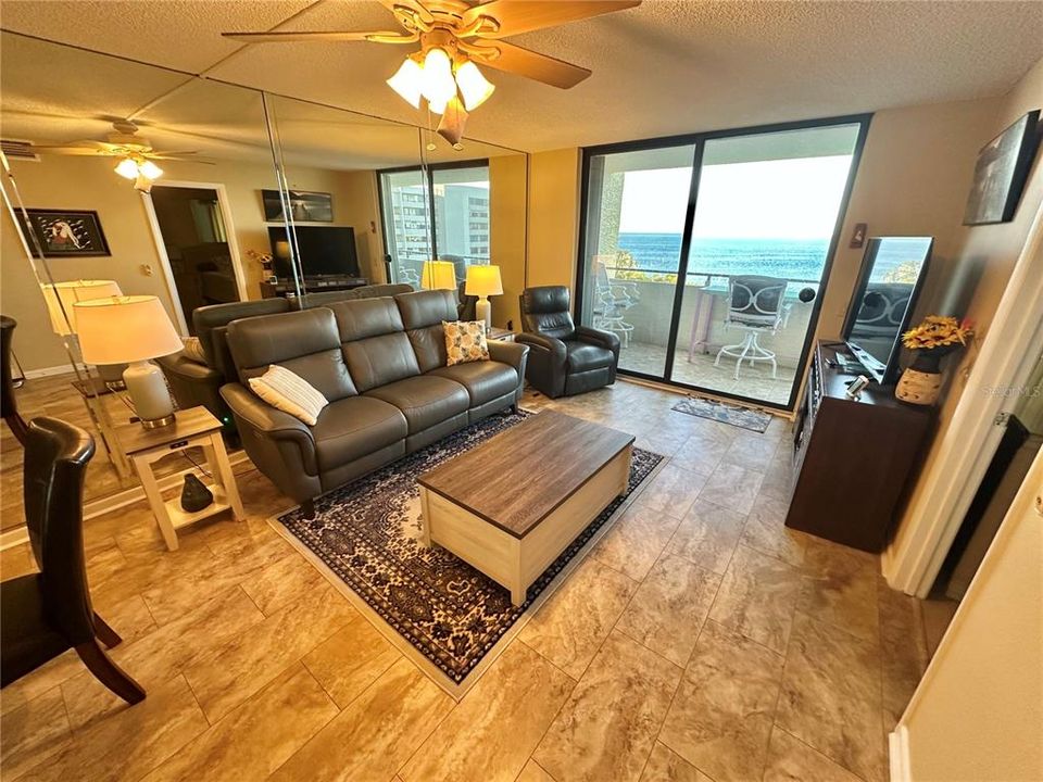For Rent: $2,300 (2 beds, 2 baths, 950 Square Feet)