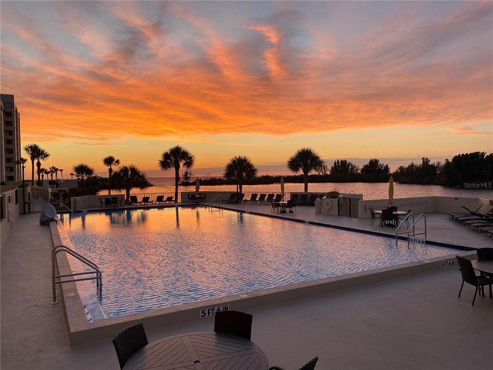 For Rent: $2,300 (2 beds, 2 baths, 950 Square Feet)