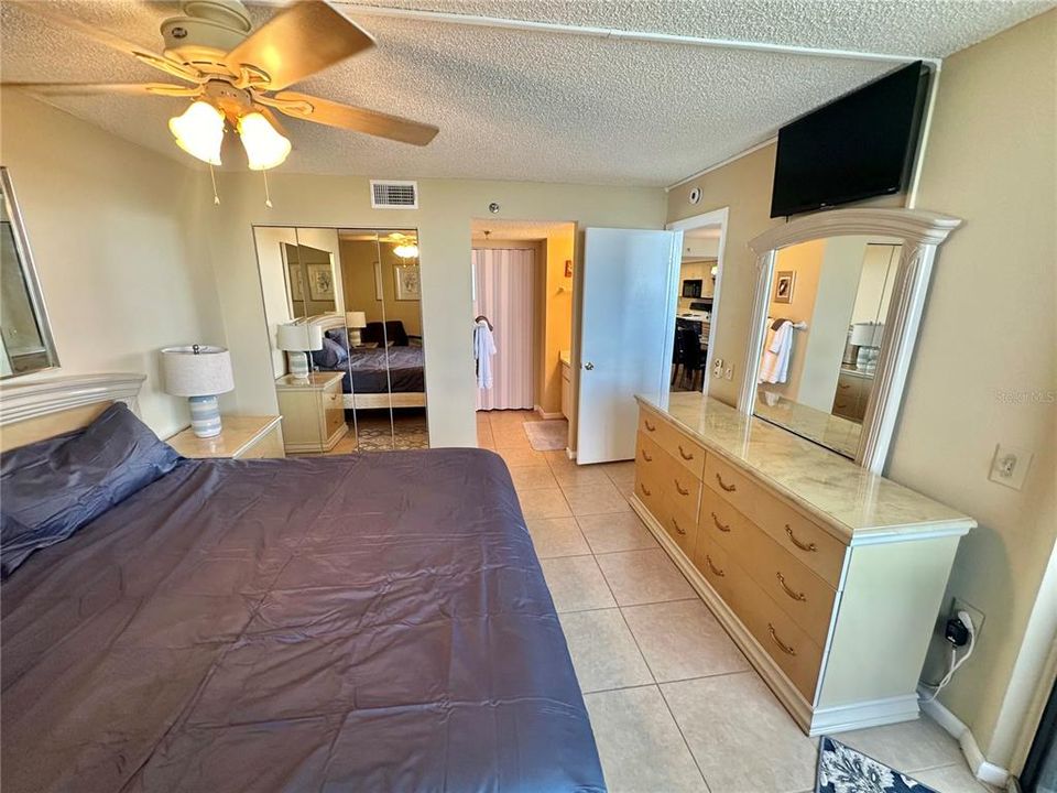 For Rent: $2,300 (2 beds, 2 baths, 950 Square Feet)