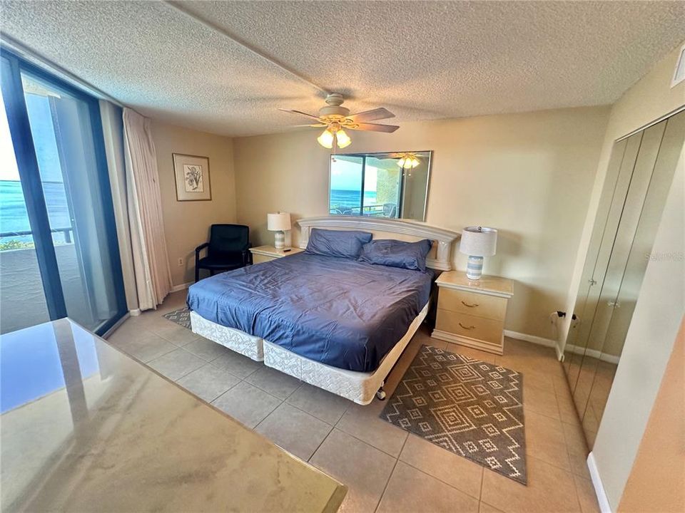 For Rent: $2,300 (2 beds, 2 baths, 950 Square Feet)