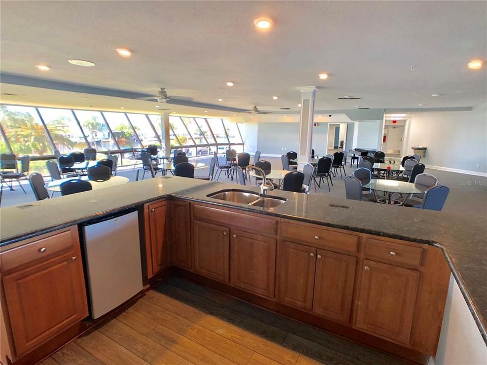 For Rent: $2,300 (2 beds, 2 baths, 950 Square Feet)