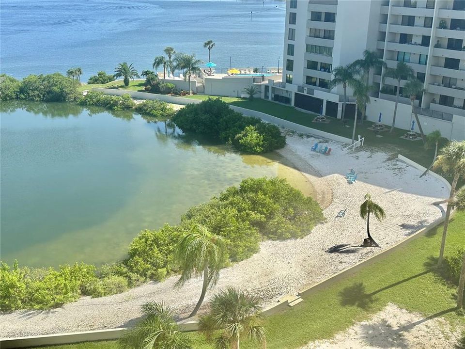 For Rent: $2,300 (2 beds, 2 baths, 950 Square Feet)