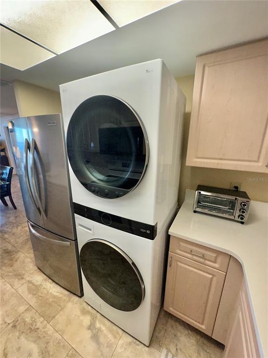 For Rent: $2,300 (2 beds, 2 baths, 950 Square Feet)