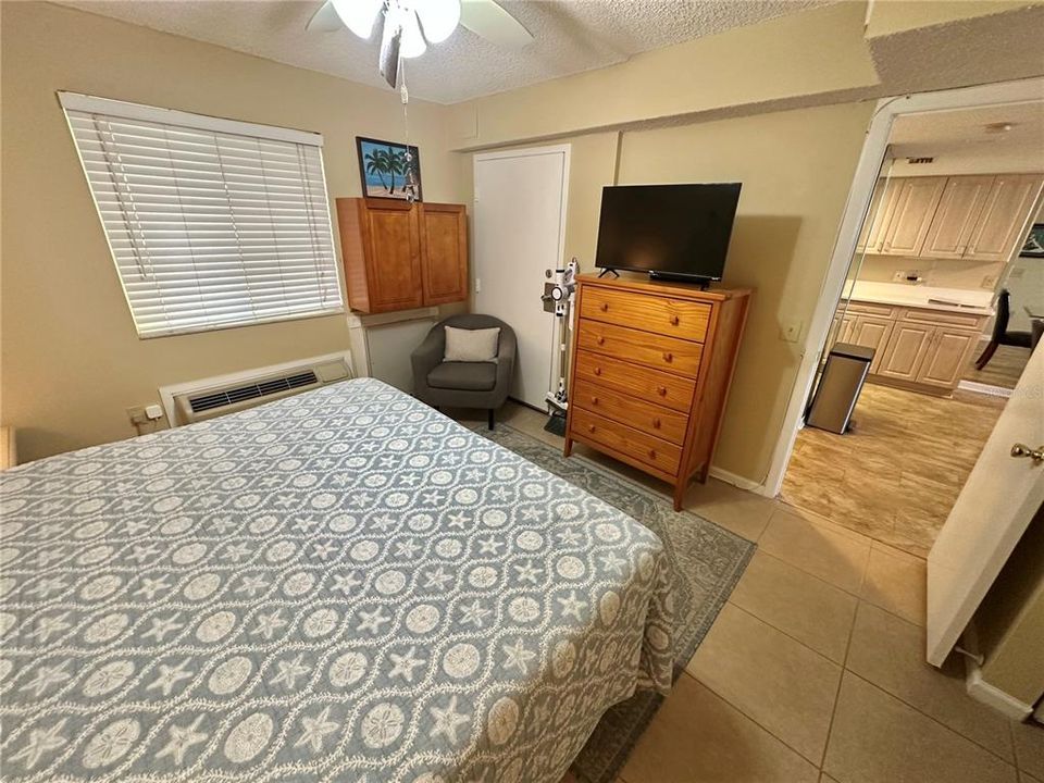 For Rent: $2,300 (2 beds, 2 baths, 950 Square Feet)
