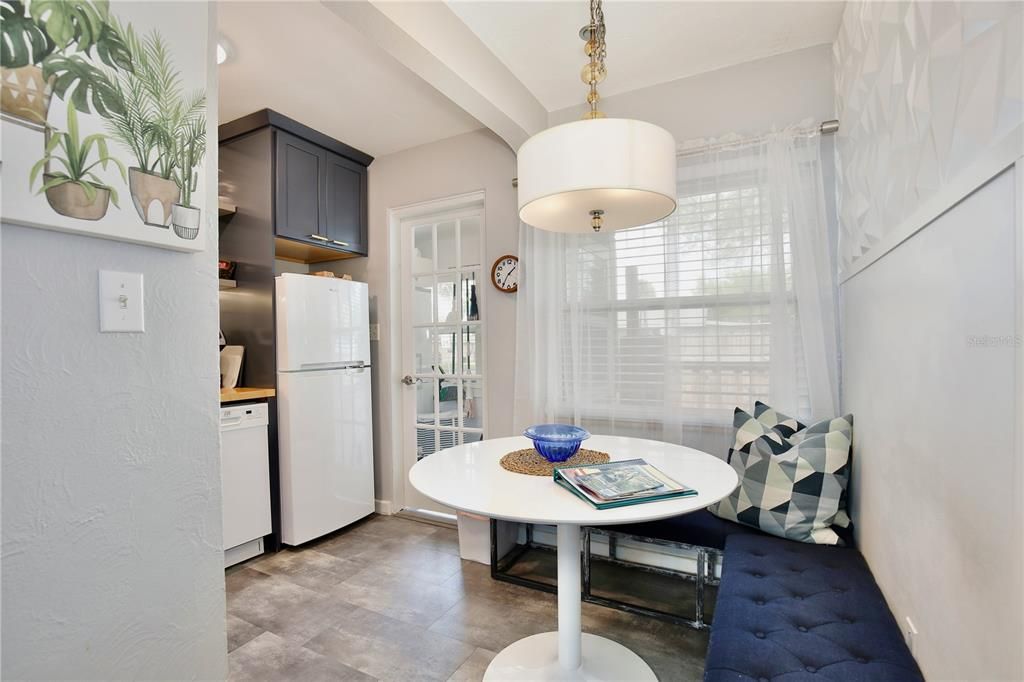 На продажу: $810,000 (4 спален, 0 ванн, 1742 Квадратных фут)