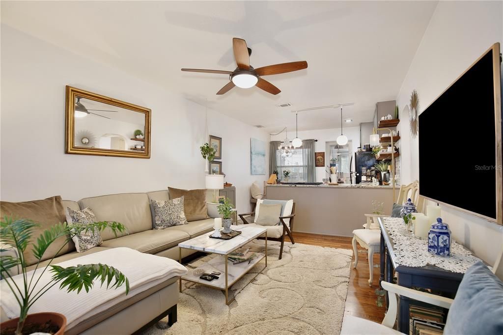 На продажу: $810,000 (4 спален, 0 ванн, 1742 Квадратных фут)