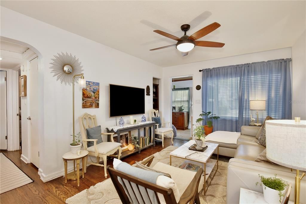 На продажу: $810,000 (4 спален, 0 ванн, 1742 Квадратных фут)