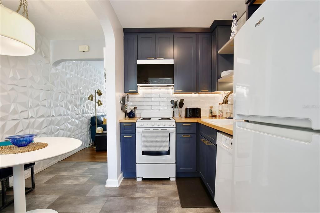 На продажу: $810,000 (4 спален, 0 ванн, 1742 Квадратных фут)