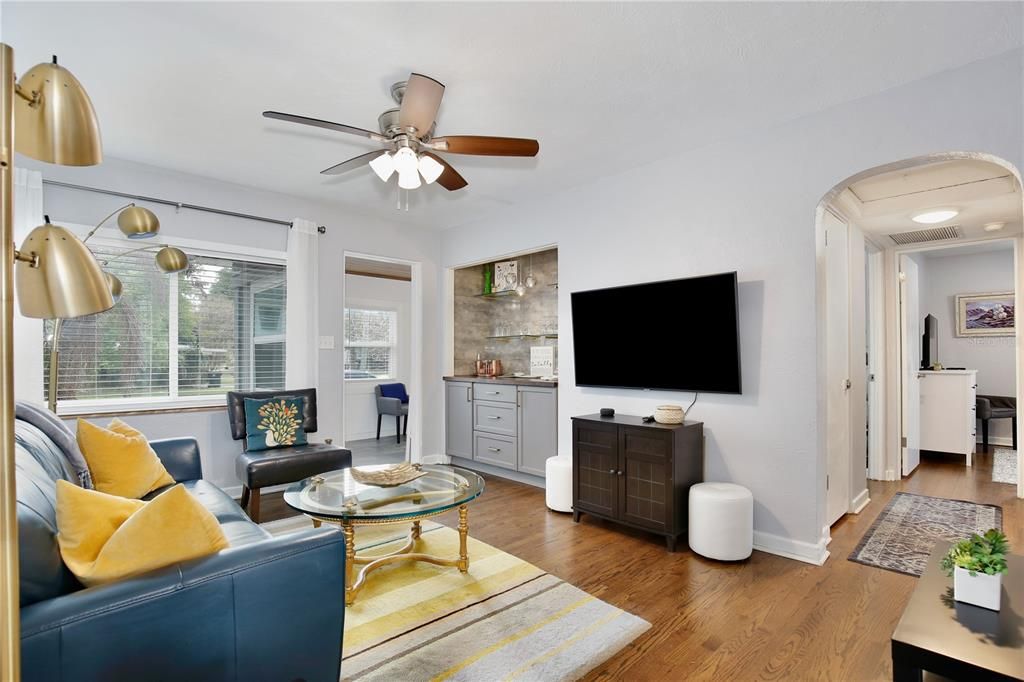 На продажу: $810,000 (4 спален, 0 ванн, 1742 Квадратных фут)