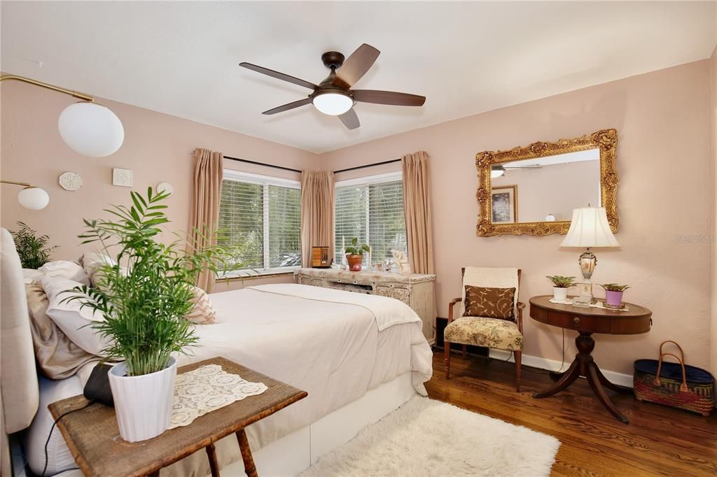 На продажу: $810,000 (4 спален, 0 ванн, 1742 Квадратных фут)