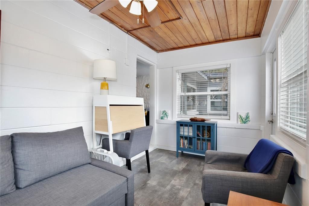 На продажу: $810,000 (4 спален, 0 ванн, 1742 Квадратных фут)