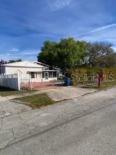 For Sale: $210,000 (2 beds, 1 baths, 1380 Square Feet)