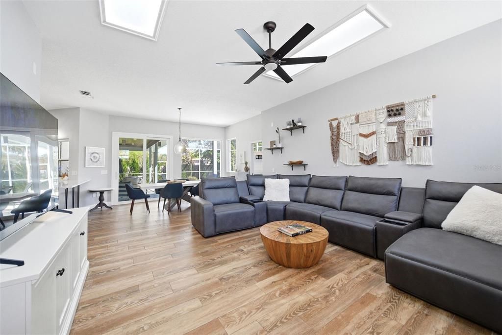 For Sale: $1,500,000 (7 beds, 7 baths, 6315 Square Feet)