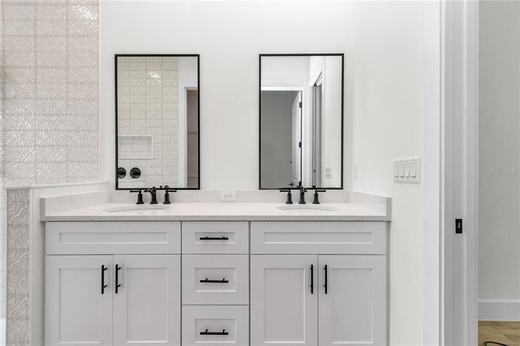 For Sale: $497,000 (3 beds, 2 baths, 1834 Square Feet)