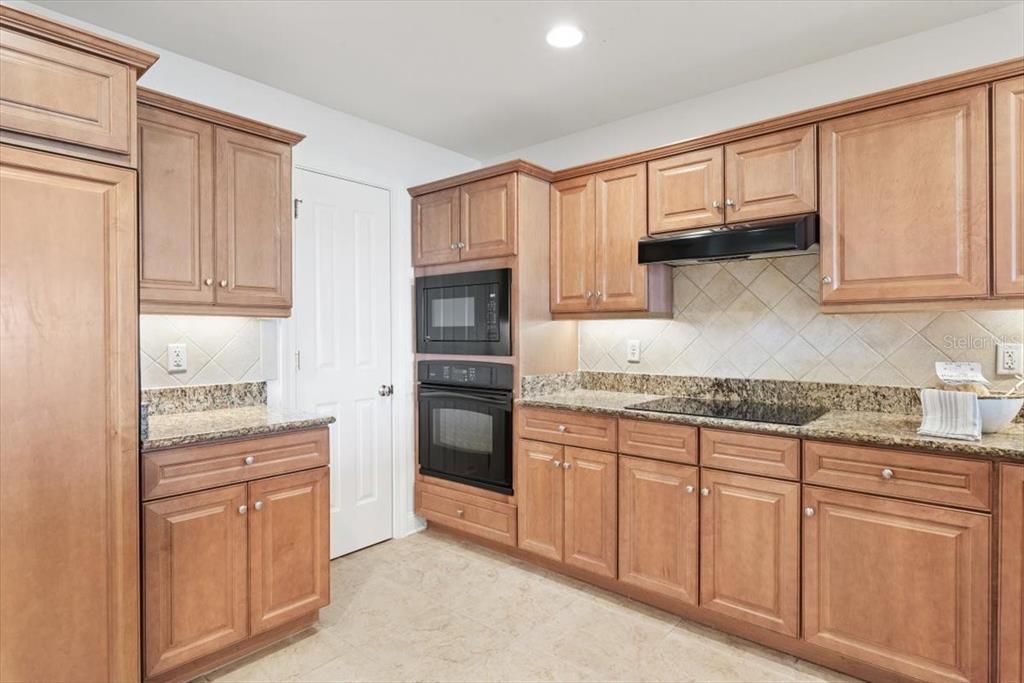 For Sale: $639,900 (3 beds, 3 baths, 2300 Square Feet)