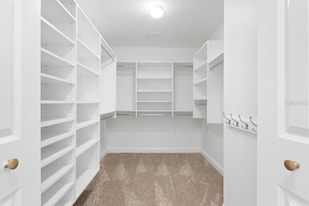 For Sale: $639,900 (3 beds, 3 baths, 2300 Square Feet)